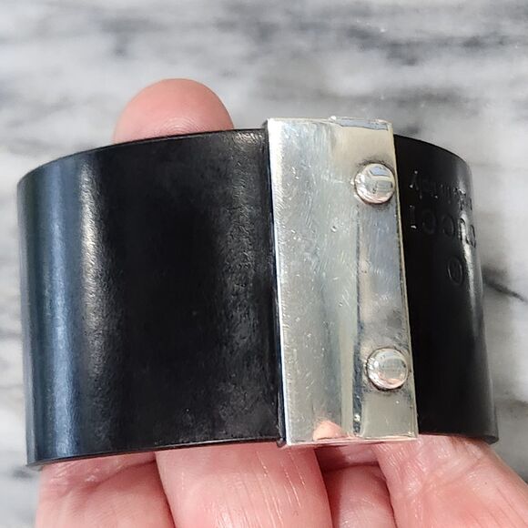 Gucci 925 Silver & Black Leather Cuff Bracelet in Box - Picture 2 of 13